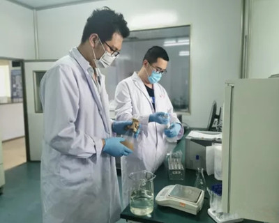 市場(chǎng)監(jiān)管事務(wù)服務(wù)中心嚴(yán)格把控水產(chǎn)品質(zhì)量安全，強(qiáng)化檢驗(yàn)檢測(cè)服務(wù)